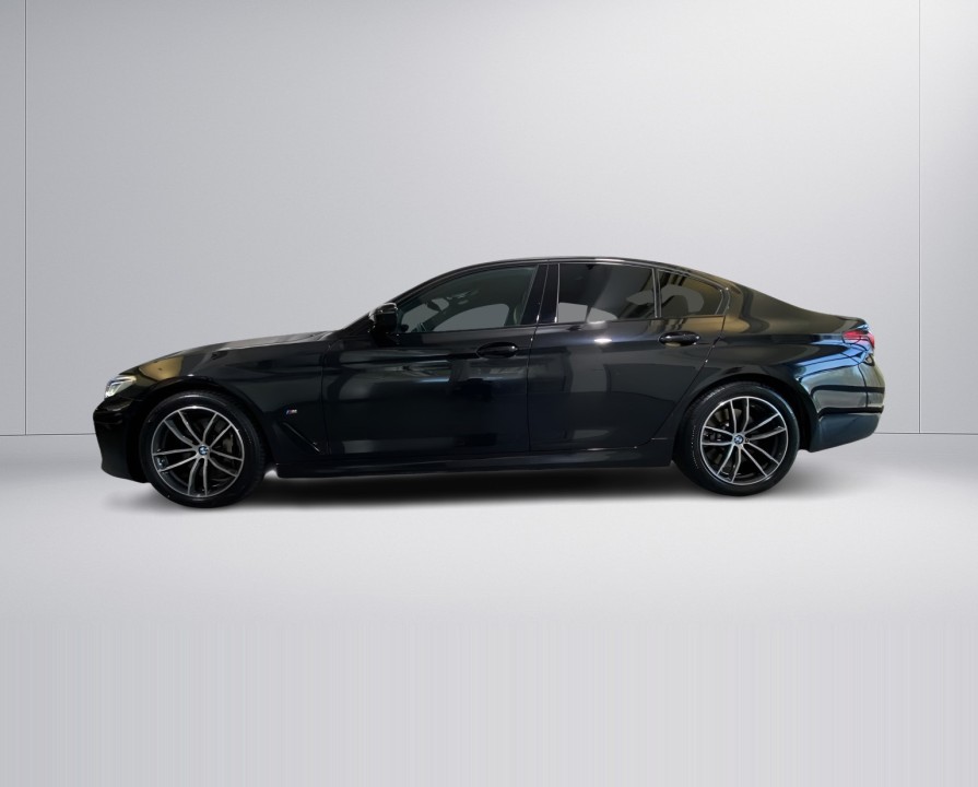 BMW Seria 5 530d xDrive M-Sport (2)