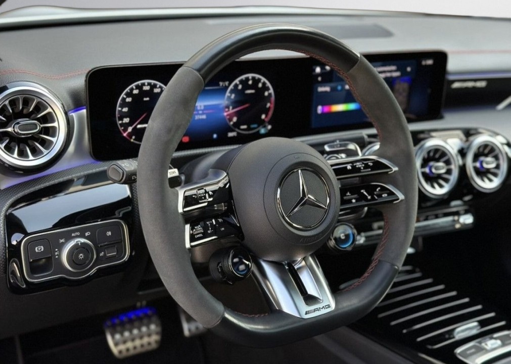 Mercedes-Benz CLA 35 AMG 4MATIC Coupé - foto 14