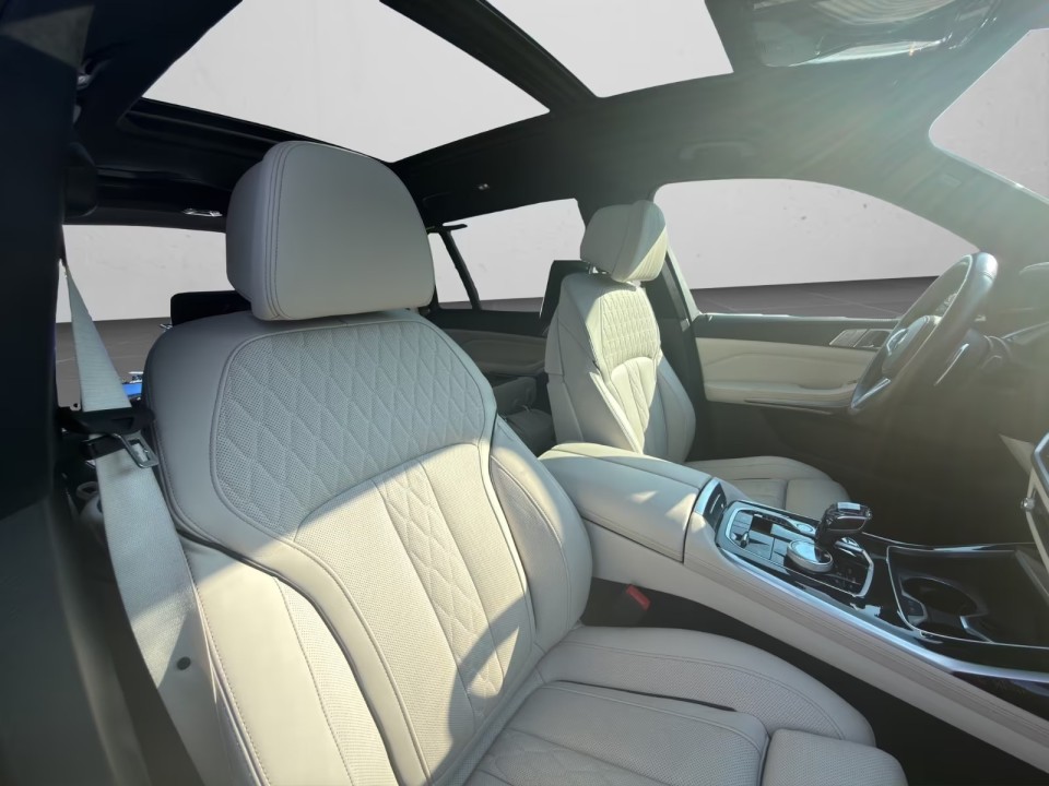 BMW X7 M50i xDrive - foto 15