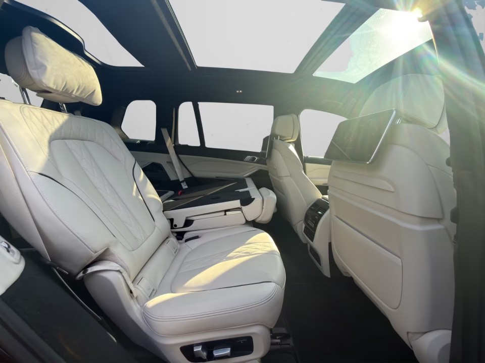 BMW X7 M50i xDrive - foto 14