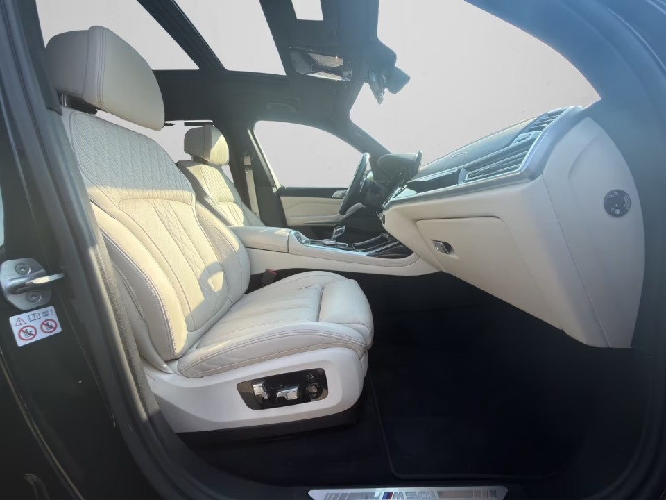 BMW X7 M50i xDrive - foto 16