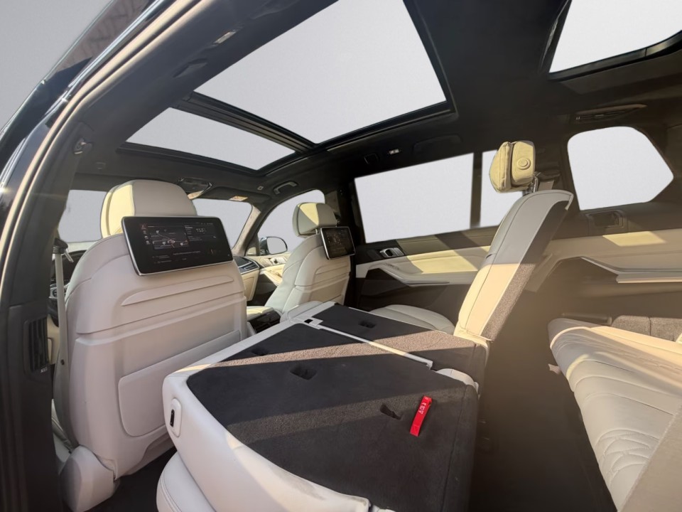 BMW X7 M50i xDrive - foto 12
