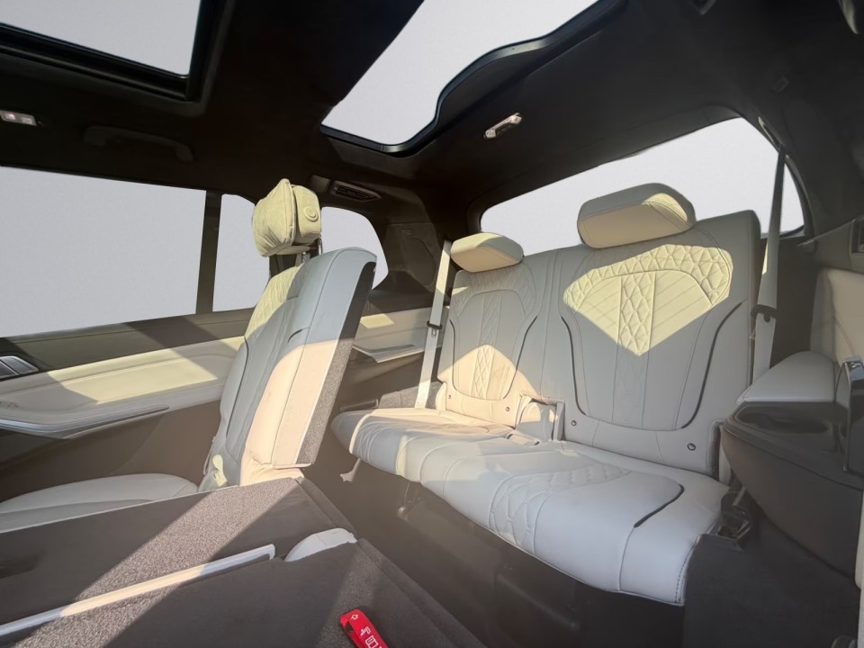 BMW X7 M50i xDrive - foto 11
