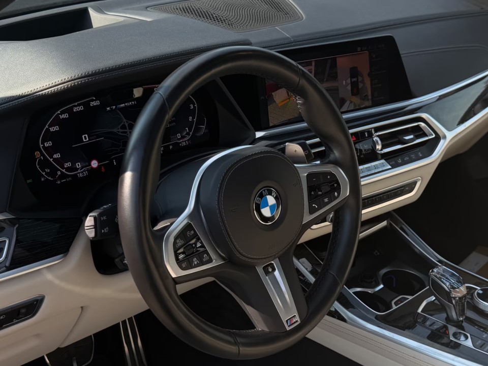 BMW X7 M50i xDrive - foto 22