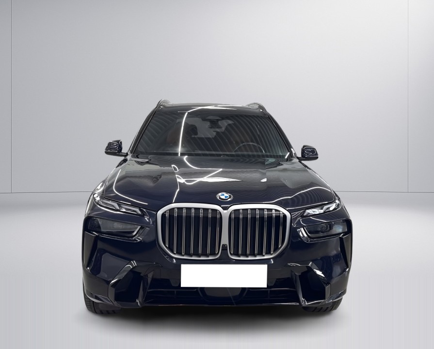 BMW X7 xDrive40i M-SPORT (2)