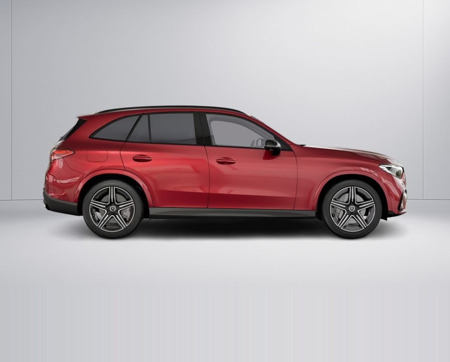 Mercedes-Benz GLC 300e 4MATIC AMG (3)