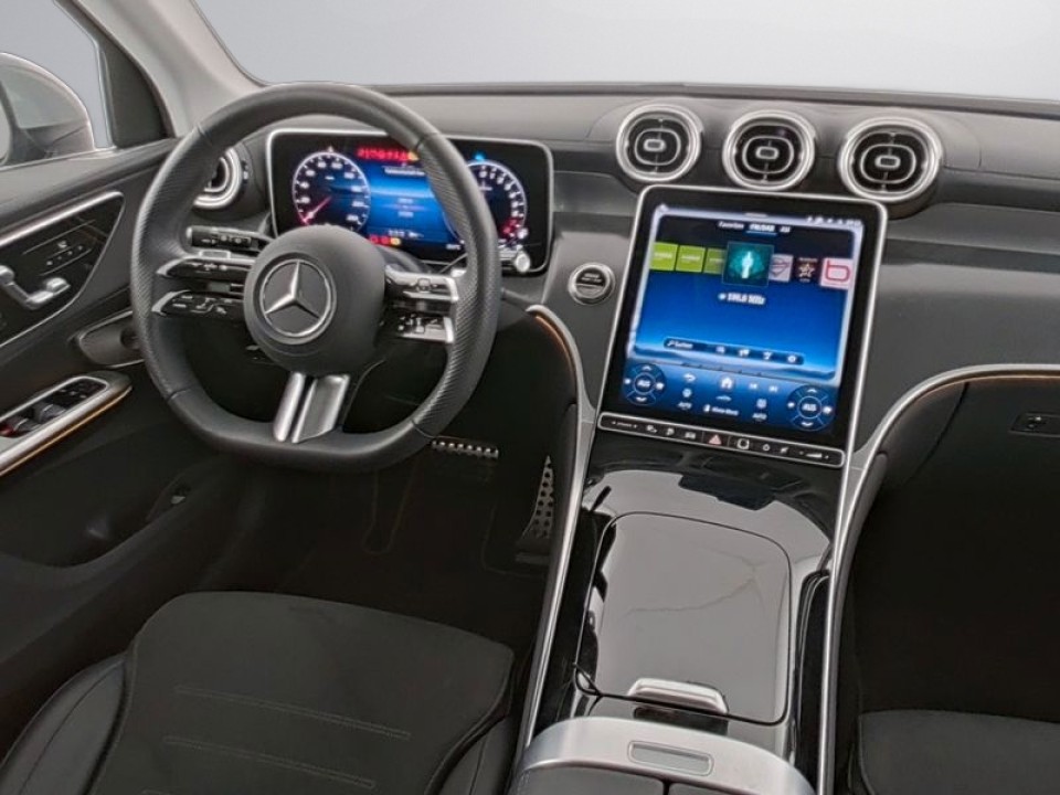 Mercedes-Benz GLC 300e 4MATIC AMG (5)