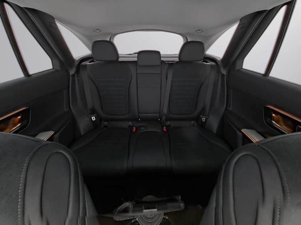 Mercedes-Benz GLC 300e 4MATIC AMG (4)
