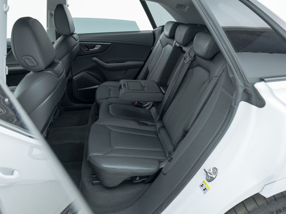 Audi Q8 55 TFSIe quattro - foto 14