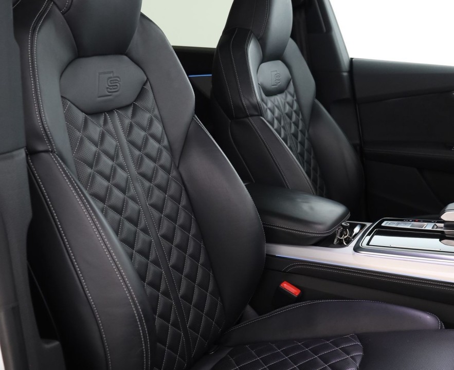 Audi Q8 55TFSI quattro - foto 10