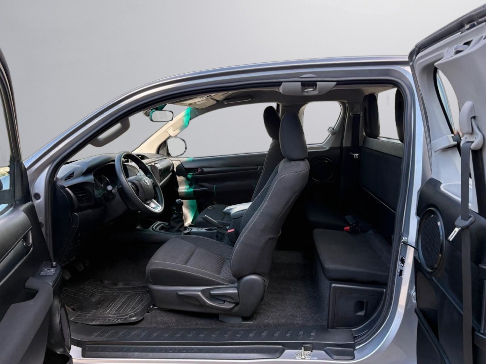 Toyota Hilux - foto 6