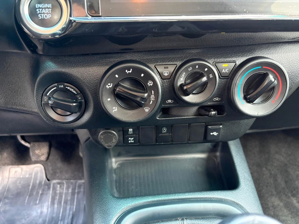 Toyota Hilux - foto 8