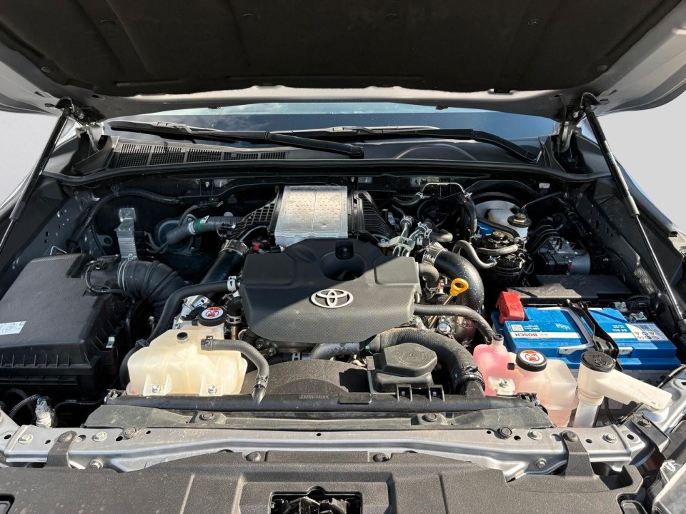 Toyota Hilux - foto 11