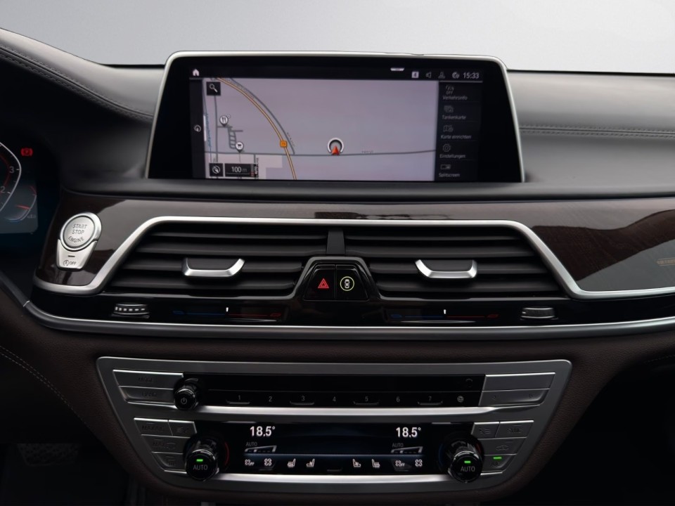 BMW Seria 7 750 xDrive - foto 18