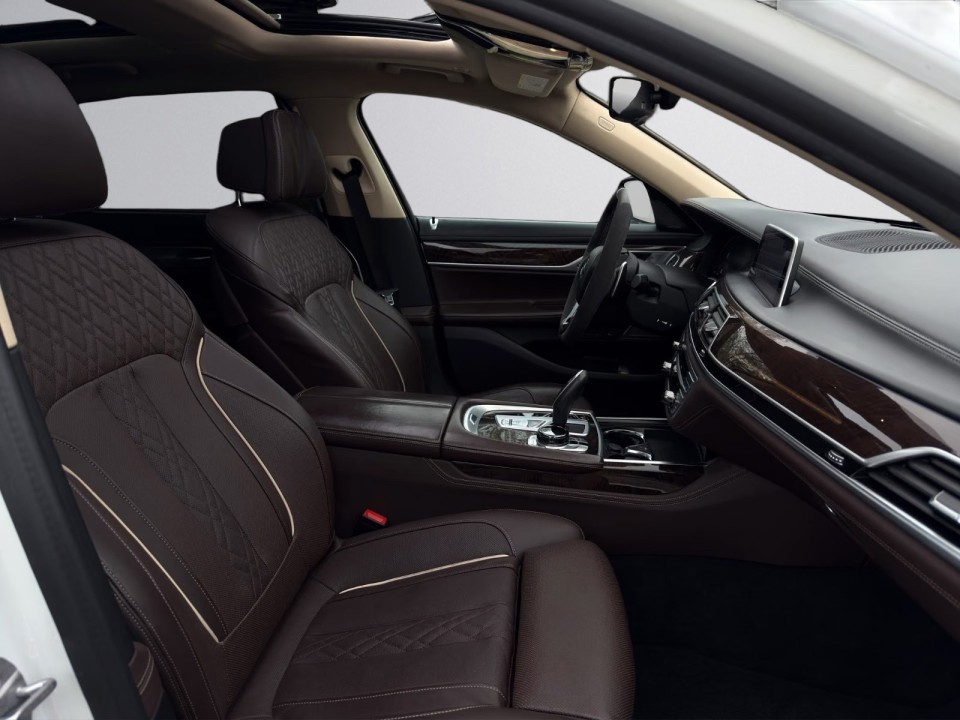 BMW Seria 7 750 xDrive - foto 13