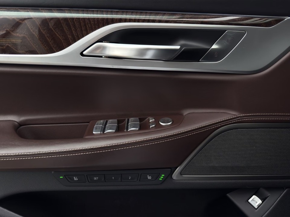 BMW Seria 7 750 xDrive - foto 23