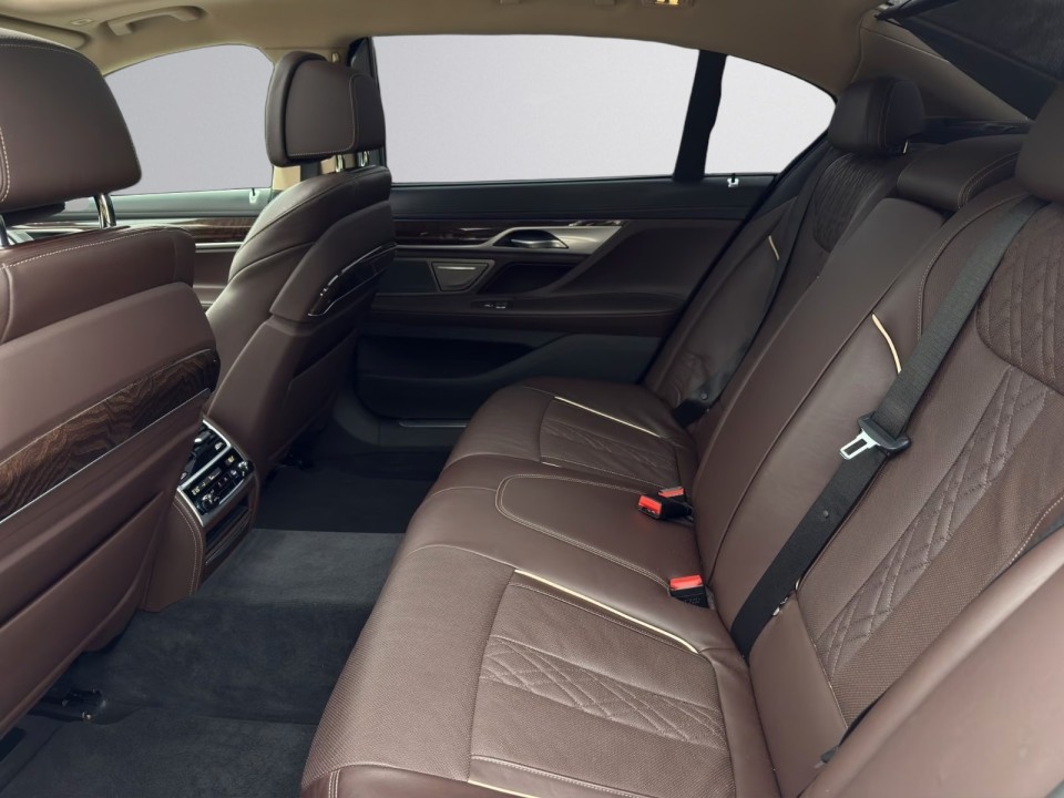 BMW Seria 7 750 xDrive - foto 22