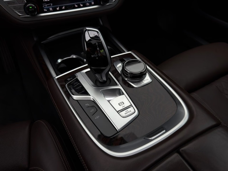 BMW Seria 7 750 xDrive - foto 16