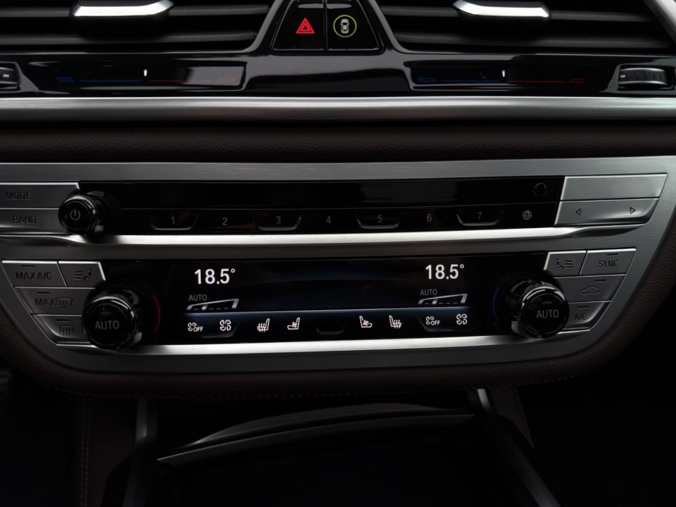 BMW Seria 7 750 xDrive - foto 17