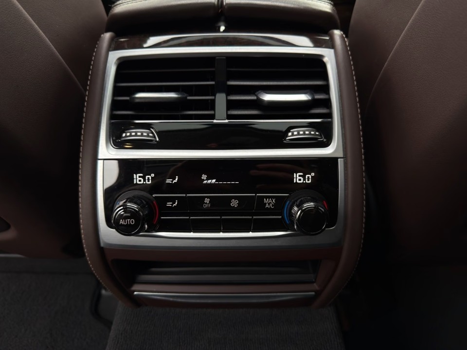 BMW Seria 7 750 xDrive - foto 20