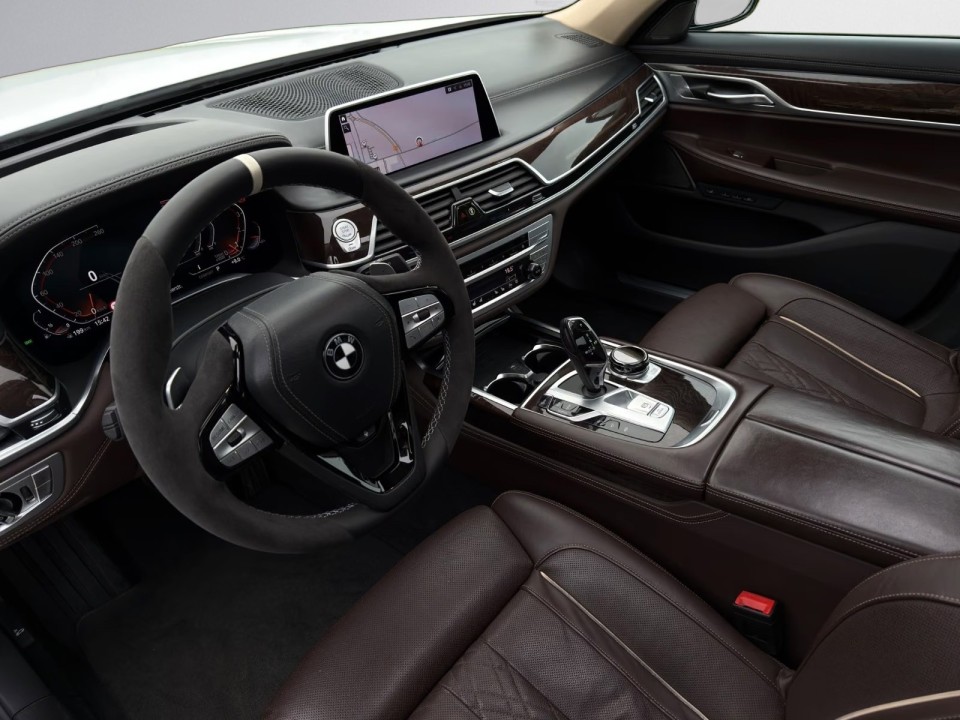 BMW Seria 7 750 xDrive - foto 12