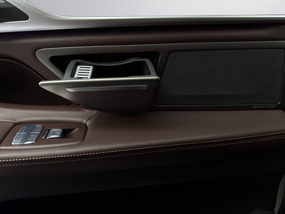 BMW Seria 7 750 xDrive - foto 24