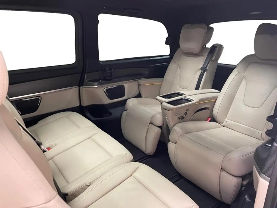 Mercedes-Benz V 300d 4MATIC AMG - foto 10