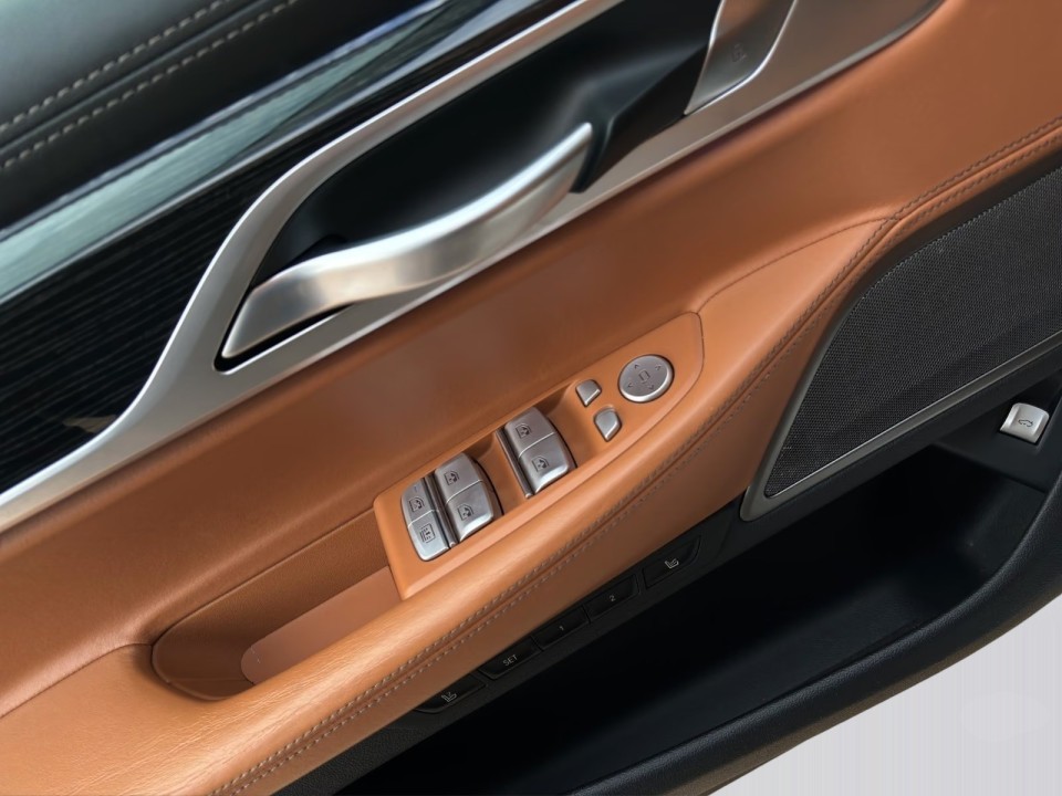 BMW Seria 7 750xDrive - foto 21