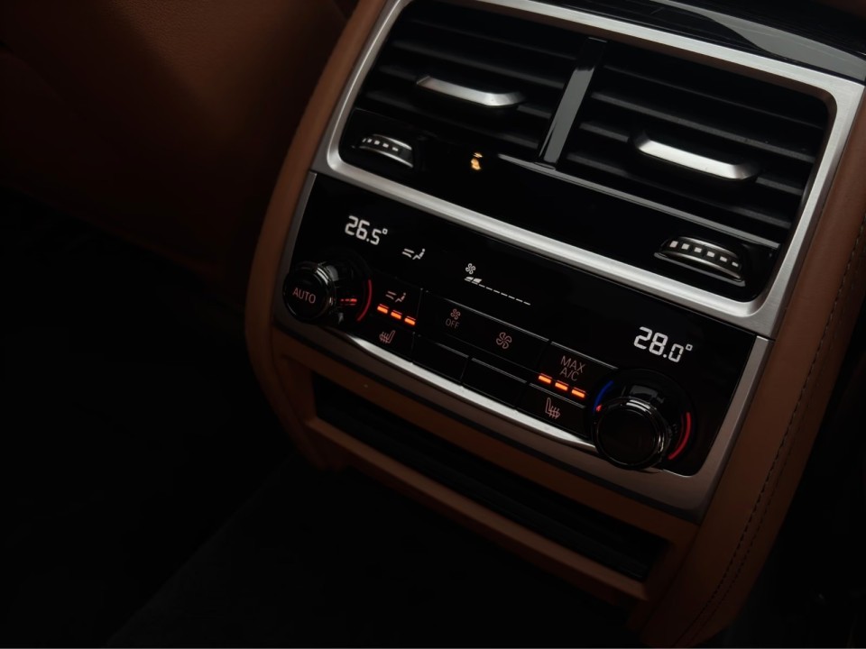 BMW Seria 7 750xDrive - foto 15
