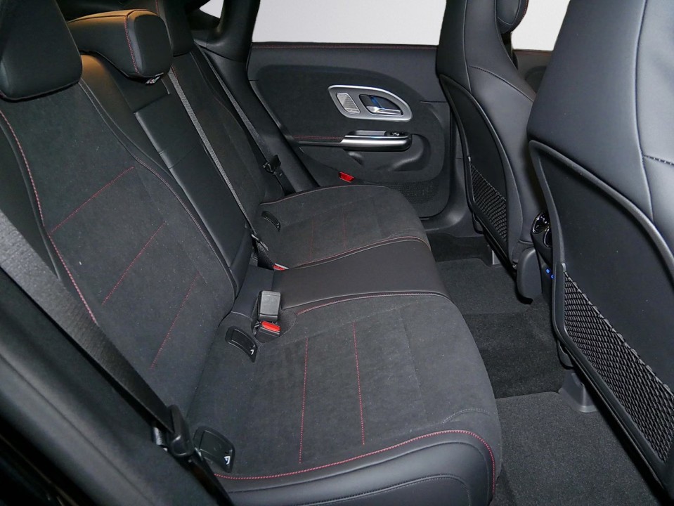 Mercedes-Benz CLA 220 AMG (5)