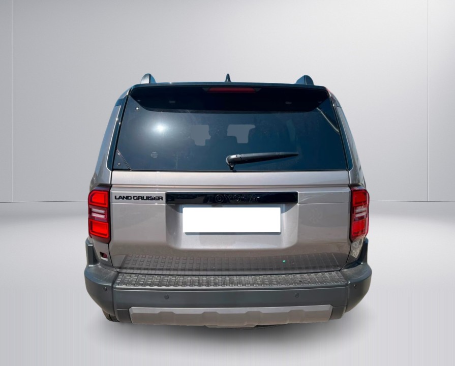 Toyota Land Cruiser 250 Executive (5)