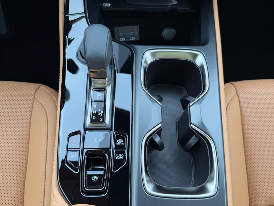 Lexus Seria NX 450h+ - foto 21