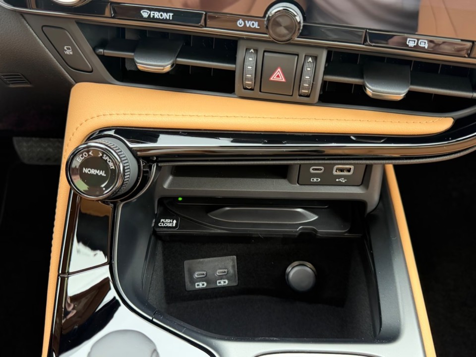 Lexus Seria NX 450h+ - foto 23