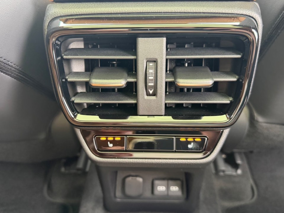 Lexus Seria NX 450h+ - foto 32