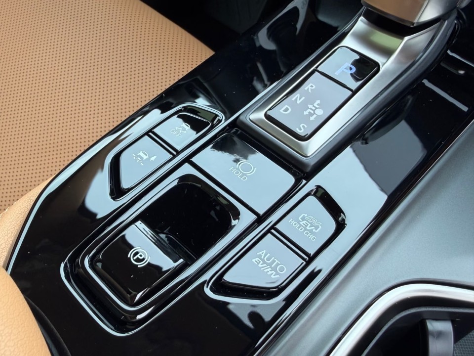 Lexus Seria NX 450h+ - foto 22