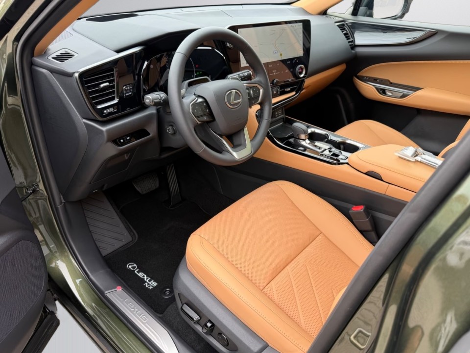 Lexus Seria NX 450h+ - foto 12