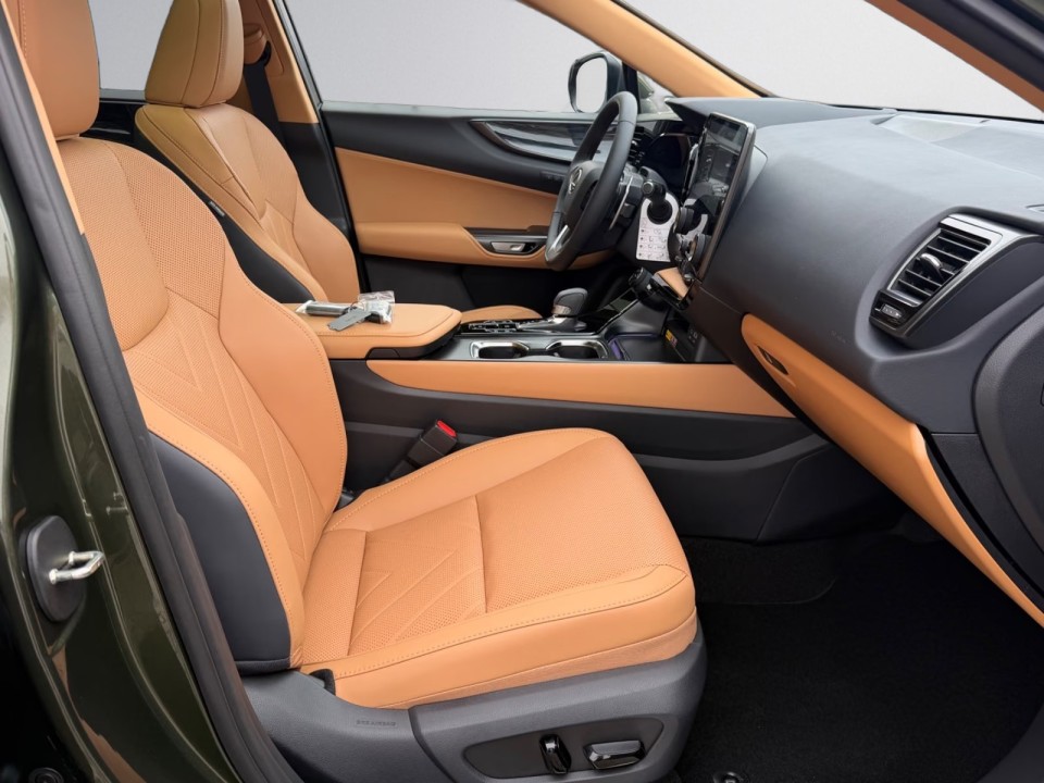 Lexus Seria NX 450h+ - foto 16