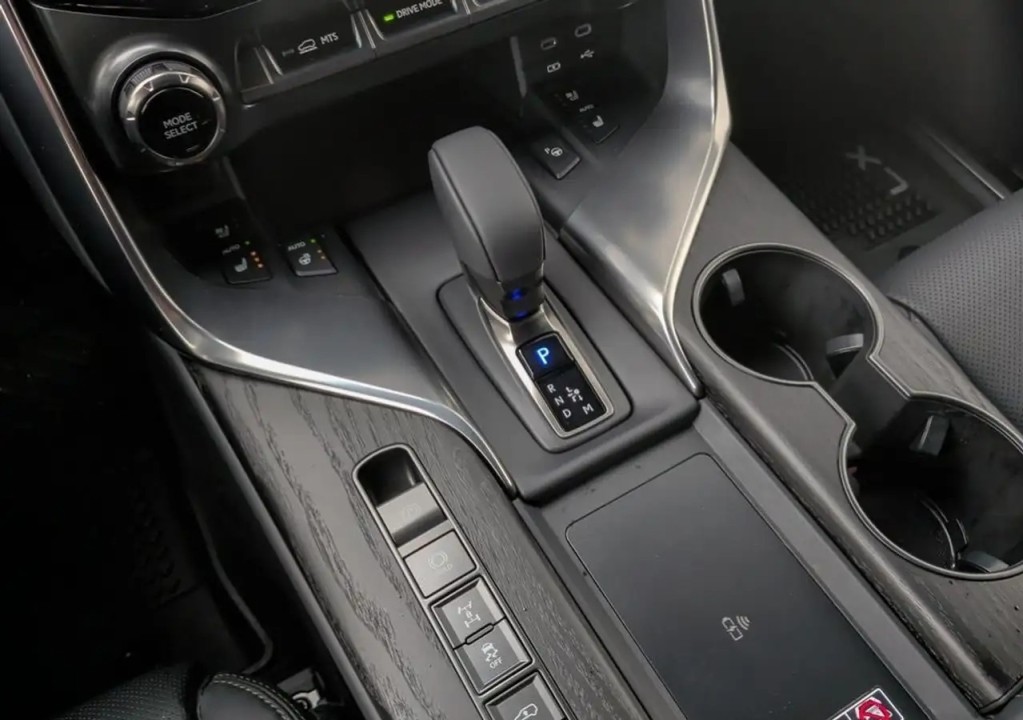 Lexus Seria LX 700h Overtrail - foto 13