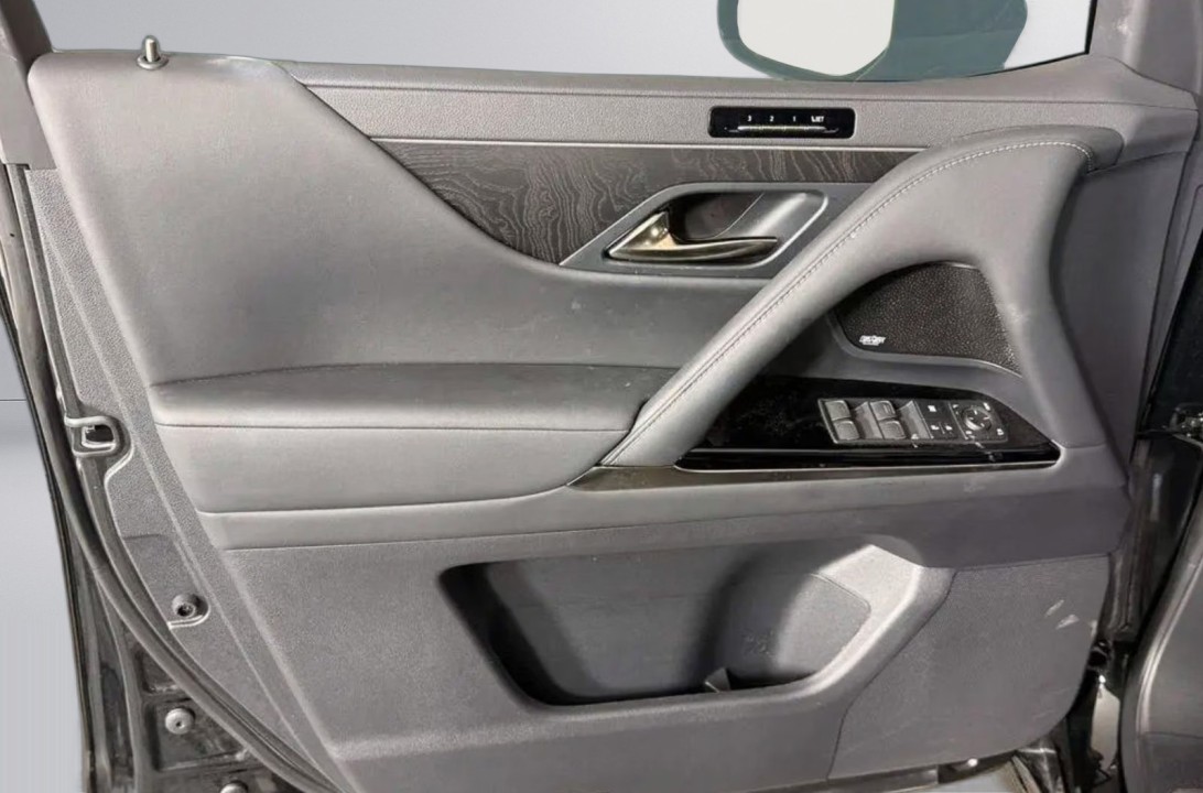 Lexus Seria LX 700h Overtrail - foto 23