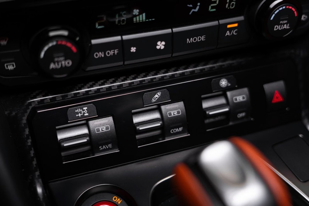 Nissan GT-R Premium Edition - foto 16