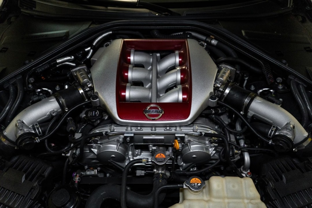 Nissan GT-R Premium Edition - foto 35