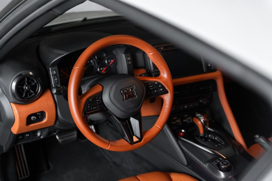 Nissan GT-R Premium Edition - foto 9