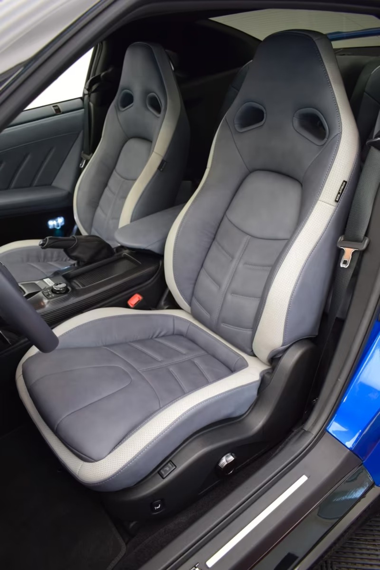 Nissan GT-R - foto 13