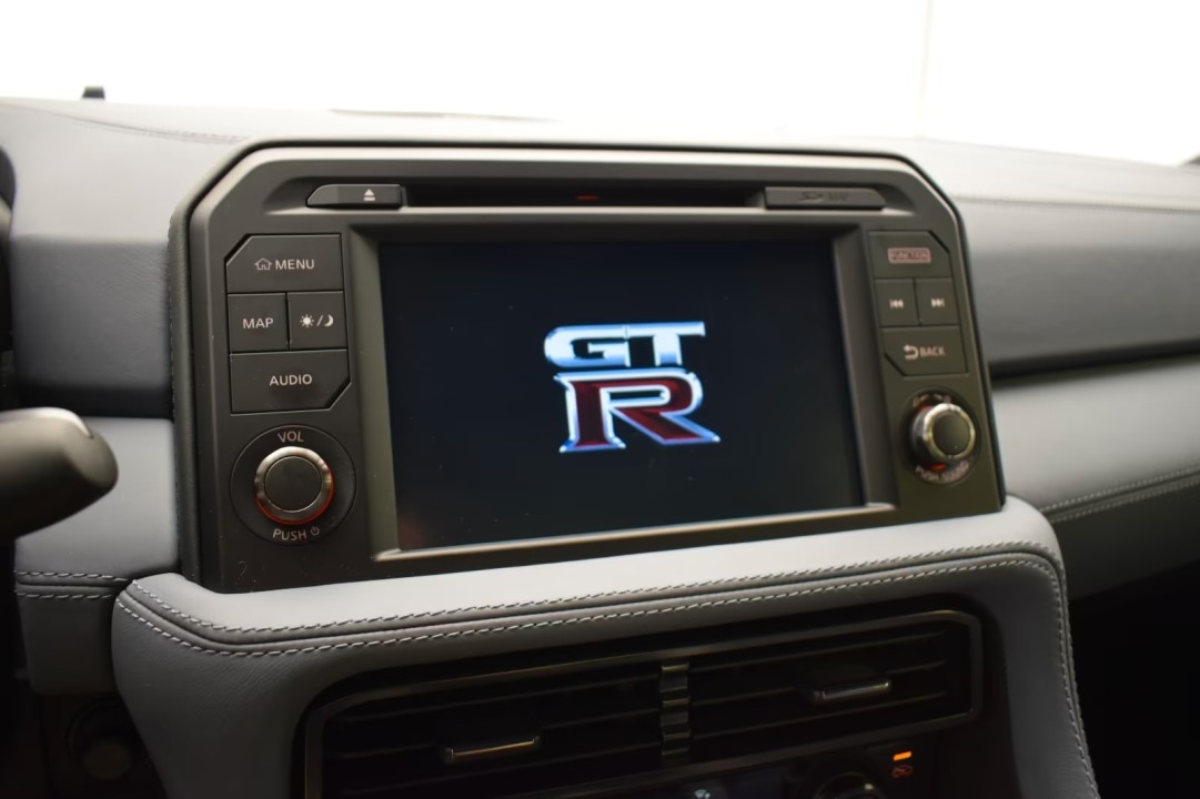 Nissan GT-R - foto 9