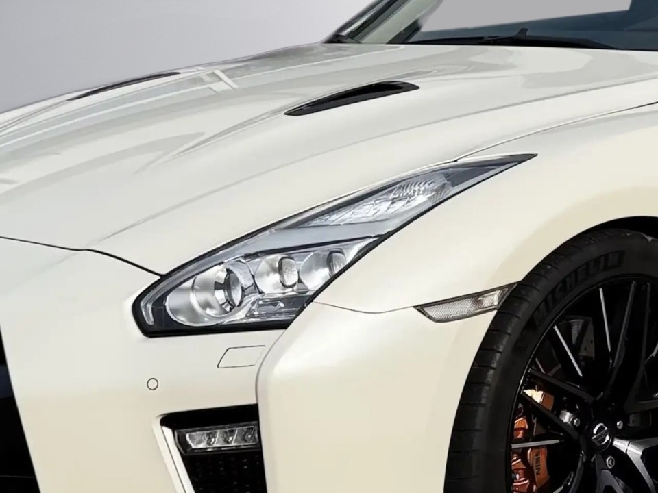 Nissan GT-R - foto 11