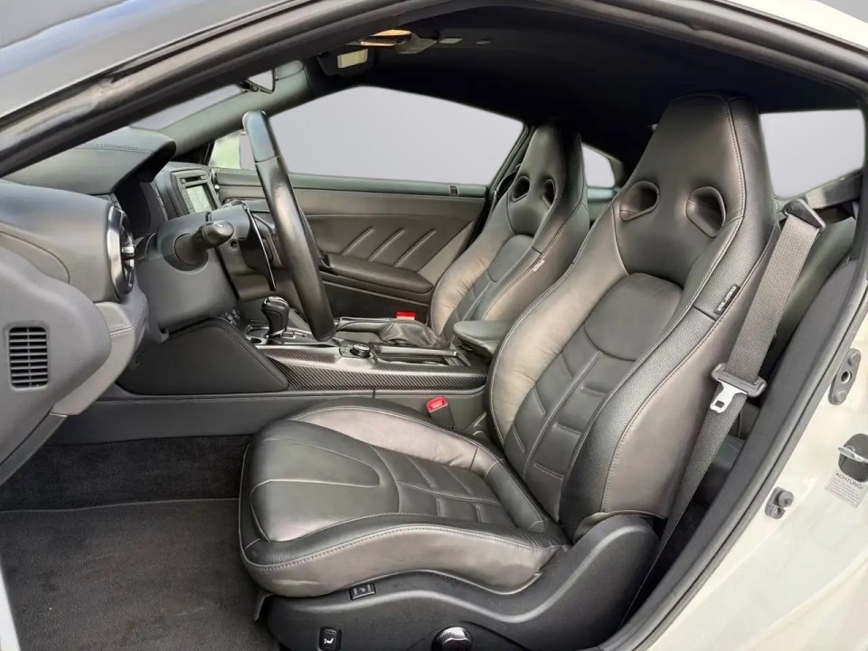 Nissan GT-R - foto 8