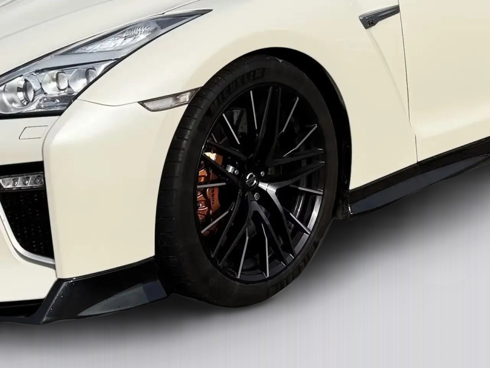Nissan GT-R - foto 12