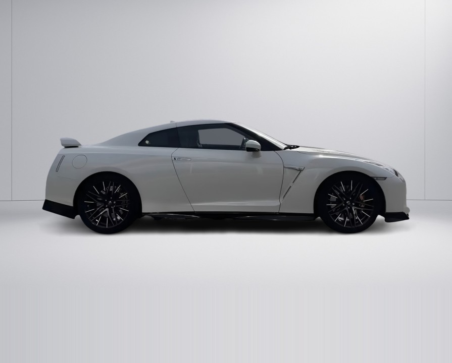 Nissan GT-R (2)