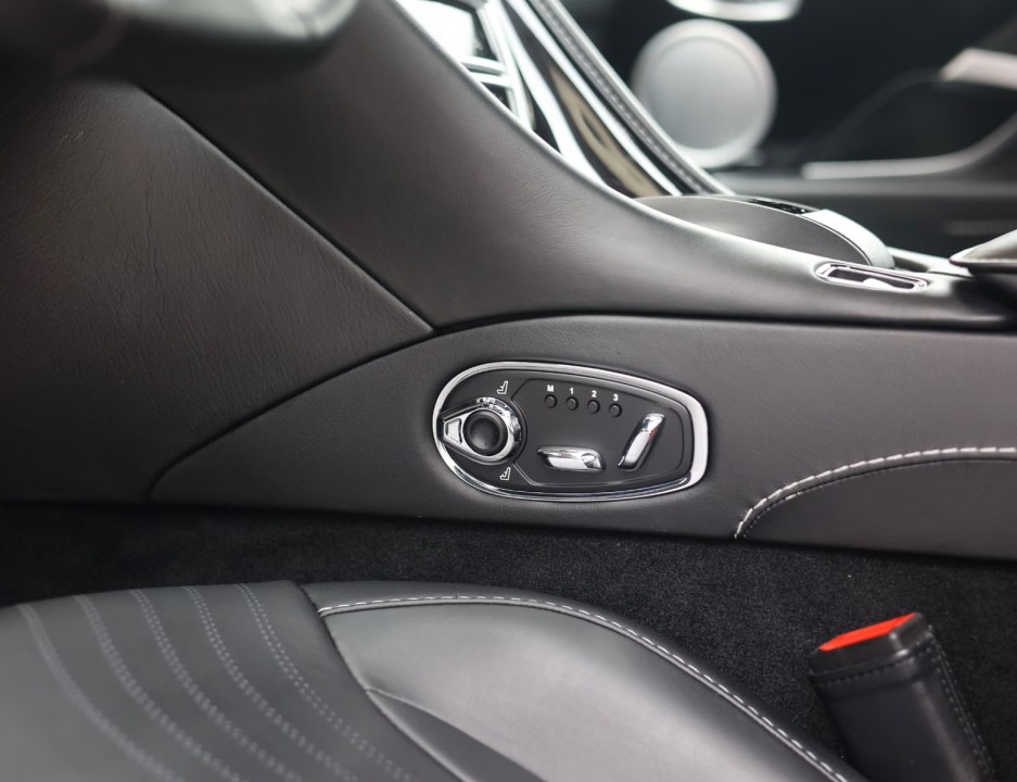 Aston Martin DB11 - foto 21