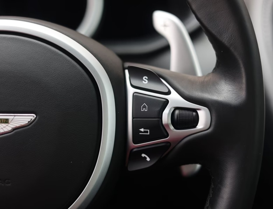 Aston Martin DB11 - foto 13